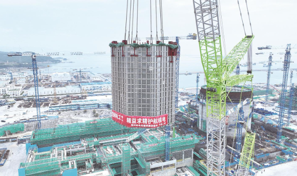 漳州核电4号机组堆腔换料水池模块吊装成功