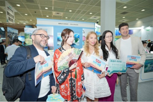 “清新福建 闽式生活”亮相首尔国际旅游展 八闽文化风采吸引韩国民众