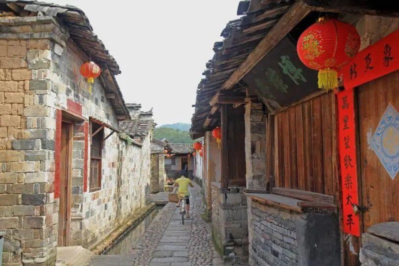 最后走入龙岩连城培田古村落，在老街闲逛，在巷口发呆、尝一口闽地古早味。图源：刘冬春