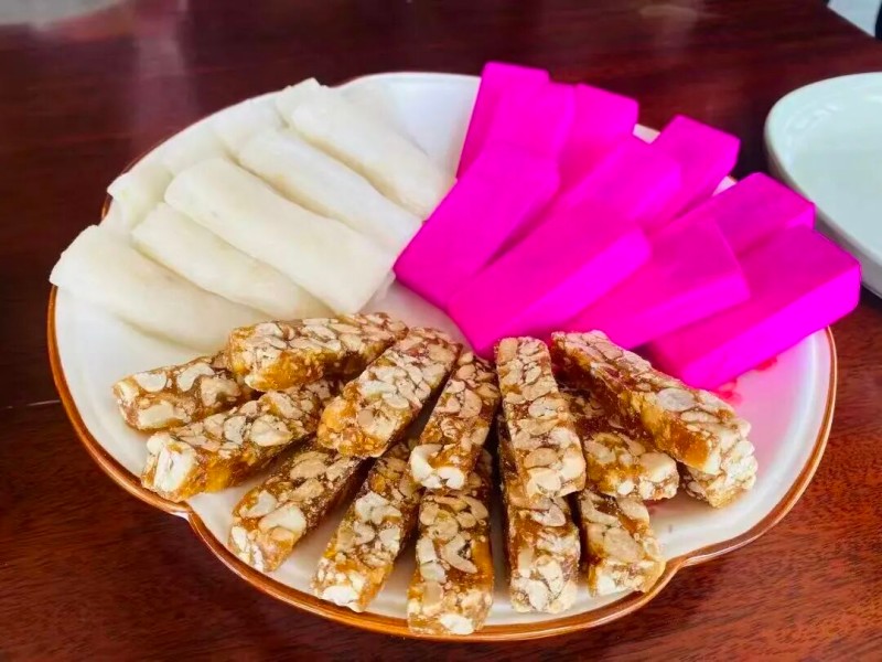打包一份充满古镇烟火味的“十八子糕点”，带着古镇的风土与暖意回家，留存一段舌尖上的旅居回忆。