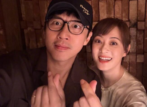 邓超发文庆祝与孙俪结婚16周年 并配上16朵玫瑰