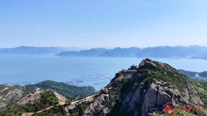 波光粼粼的海面上，浮鹰、西洋、马刺诸岛星罗棋布，宛如璀璨明珠。霞浦新闻网记者 张羽 摄