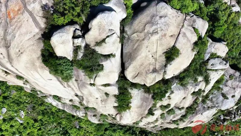 霞浦东冲半岛南端的仙人顶三面环海，山顶怪石嶙峋，风姿奇绝，犹如仙人幻化之地。霞浦新闻网记者 张羽 摄