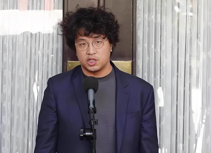 沈伯洋又变“塔罗牌算命师”，彻底沦为岛内笑话，舆论叹“‘抗中保台’市长”究竟有几副虚伪假面