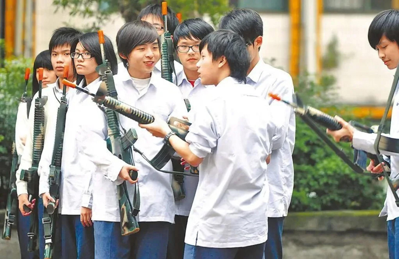 赖清德“青年上战场”贼心不死，不到两年又卷土重来，魔爪再伸向岛内高中生