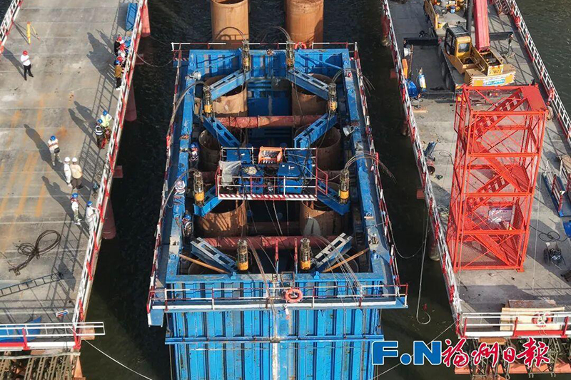 作为国道G228线，福建境内最长的跨海大桥东港特大桥北起福清市江镜镇前华村，跨越东港海域南至江阴镇莆头村，线路全长4.858公里。