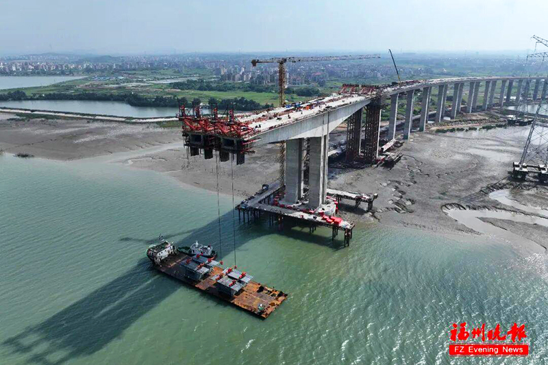 作为国道G228线，福建境内最长的跨海大桥东港特大桥北起福清市江镜镇前华村，跨越东港海域南至江阴镇莆头村，线路全长4.858公里。
