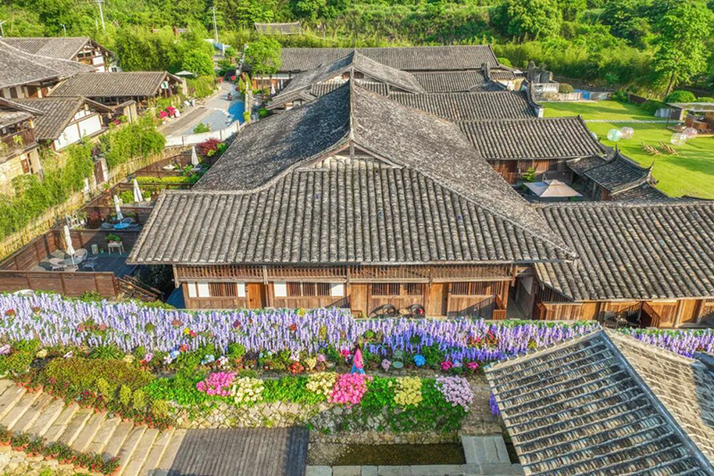 若你想感受山水人文的双重滋养，位于丹阳镇的七星台景区（三落厝艺术区）定能让你不虚此行。