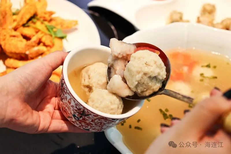 跟随“海连江”走进位于黄岐镇的 晓食大排档 ，一同来解锁地道的黄岐海味。