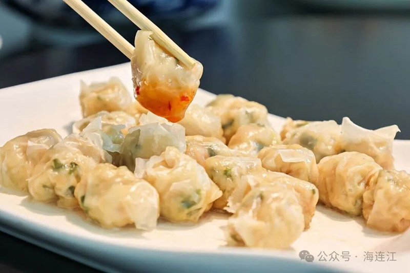跟随“海连江”走进位于黄岐镇的 晓食大排档 ，一同来解锁地道的黄岐海味。