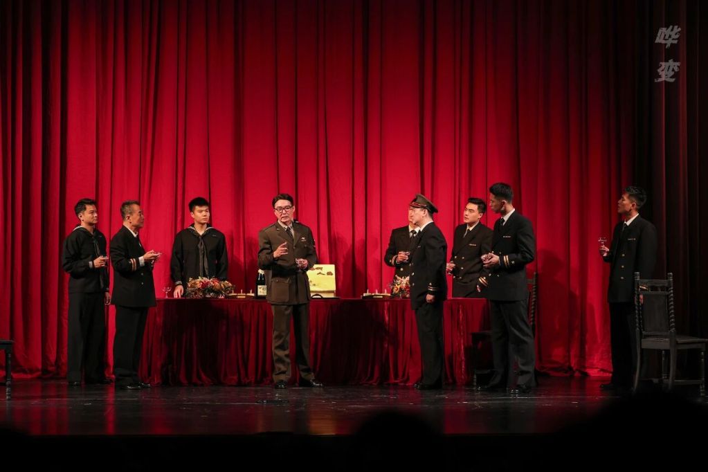 北京人艺再演《哗变》展现话剧语言魅力
