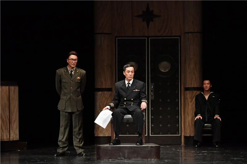 北京人艺再演《哗变》展现话剧语言魅力