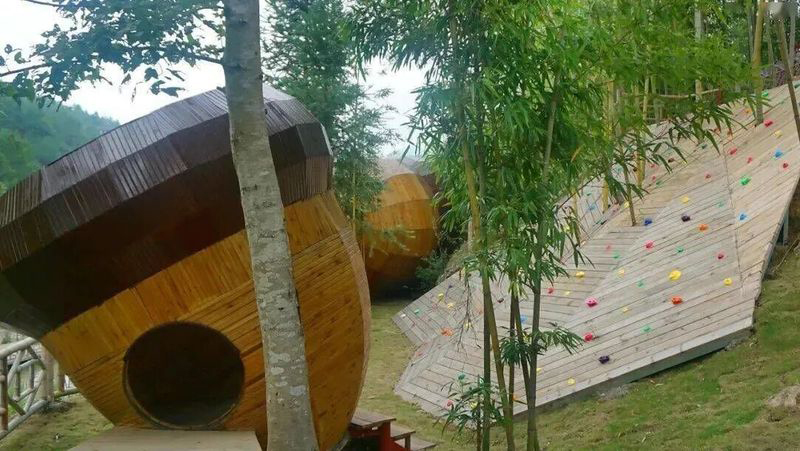 景区还有儿童乐园、戏水区、农耕体验区，小朋友可以体验插秧种田的乡野乐趣，解锁不一样的户外体验。