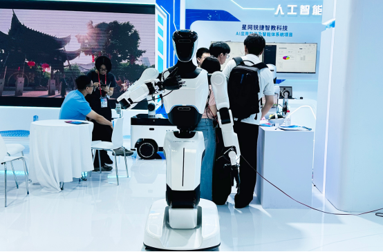 福泰Fortis W1机器人现场功能演示。海峡网记者 李牧晨 摄