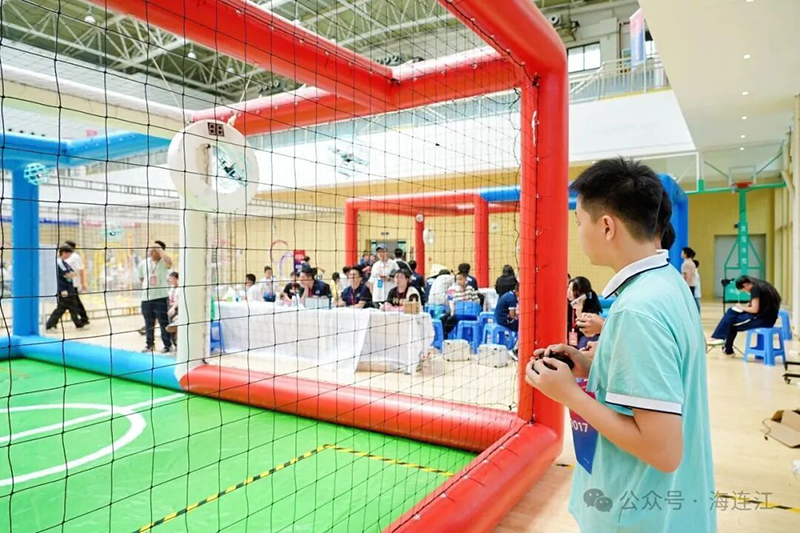 6月21日下午，第十届全国青少年无人机大赛福建省赛在连江一中贵安分校主赛场顺利收官。