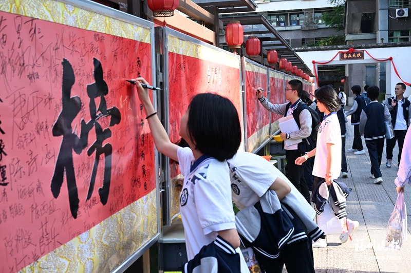 2026年福建省中考开考 今年全省112万人报名中考