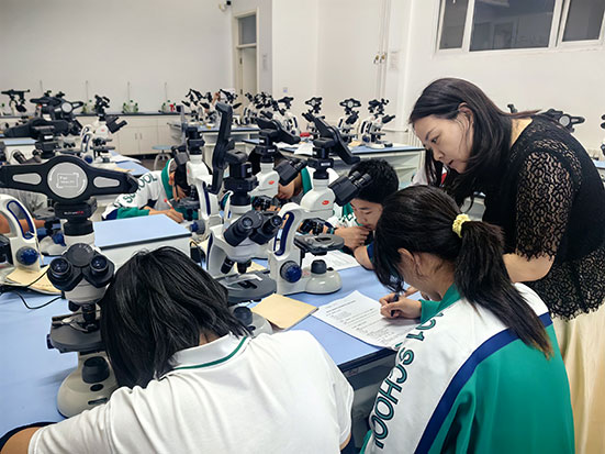 湖畔变身实景课堂 科创实践筑牢生态育人阵地