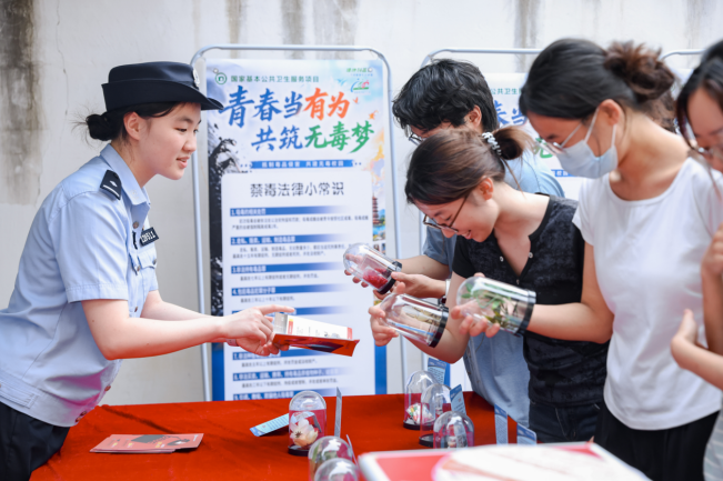 筑牢禁毒防艾防线这场活动让青春“零负担”