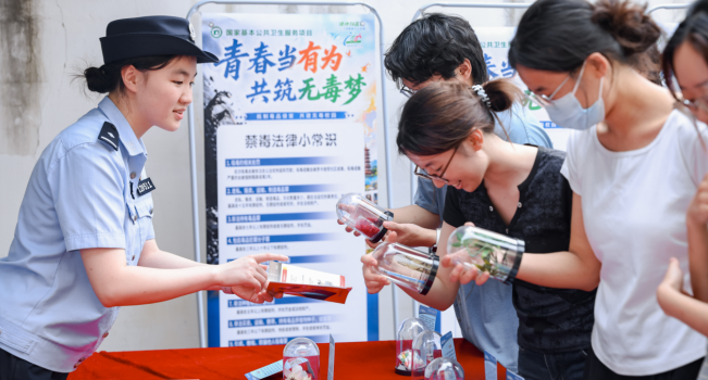 筑牢禁毒防艾防线这场活动让青春“零负担”