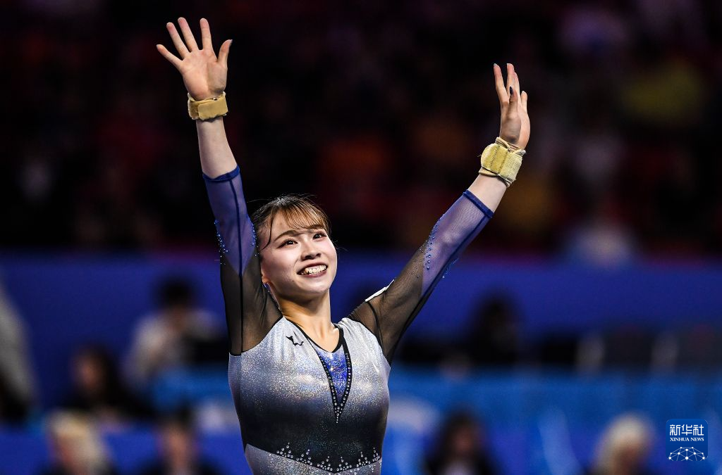 体操——亚锦赛：张怡涵、张清颖分获女子自由操冠、季军