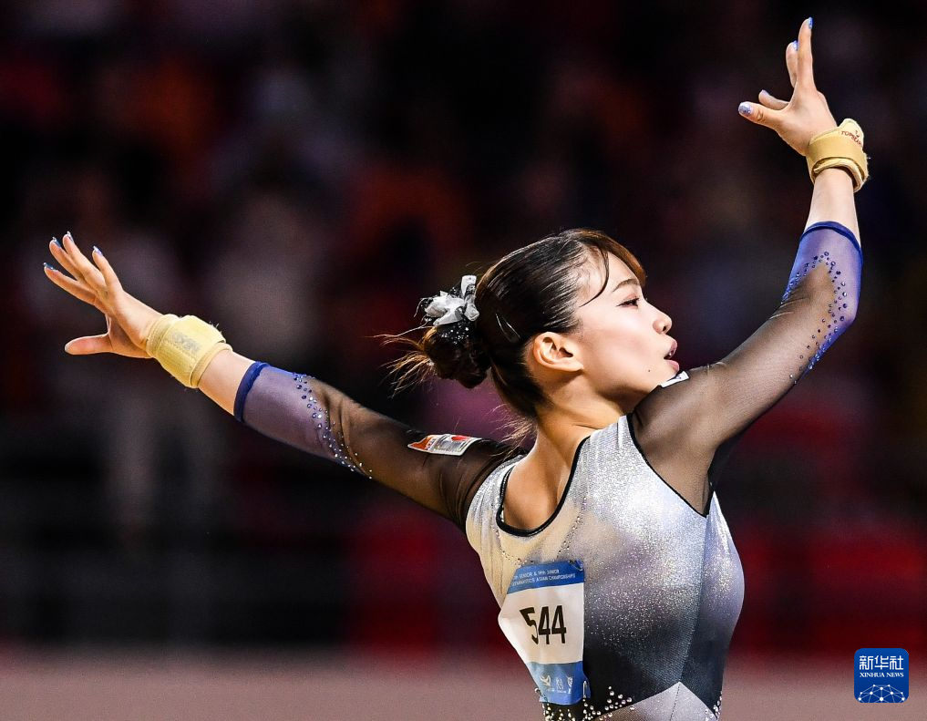 体操——亚锦赛：张怡涵、张清颖分获女子自由操冠、季军