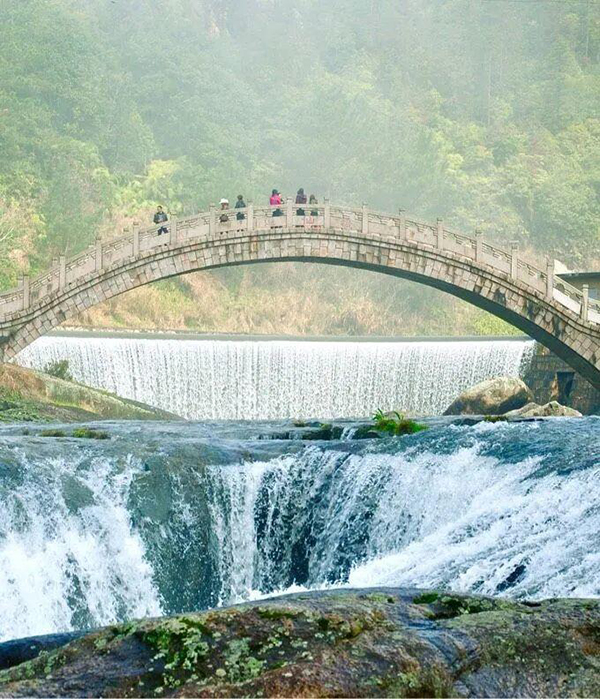 莆田仙游的九鲤湖，不只有湖，更有一组令明代旅行家徐霞客赞叹不已的瀑布群。图源：莆田文旅