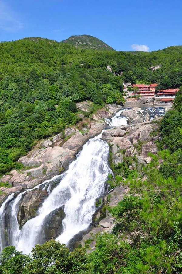 莆田仙游的九鲤湖，不只有湖，更有一组令明代旅行家徐霞客赞叹不已的瀑布群。图源：莆田文旅