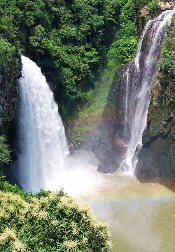 莆田仙游的九鲤湖，不只有湖，更有一组令明代旅行家徐霞客赞叹不已的瀑布群。图源：莆田文旅