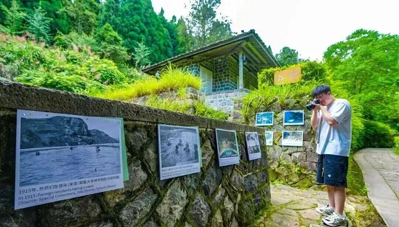 近日,“百年鼓岭缘·光影耀榕城”主题摄影展在福州鼓岭正式开展。