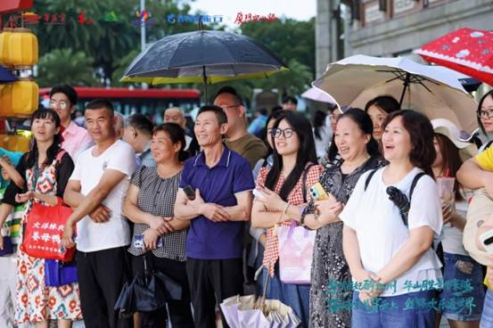 盛唐风华邂逅鹭岛骑楼 2026全国快闪巡游燃动厦门百年老街		