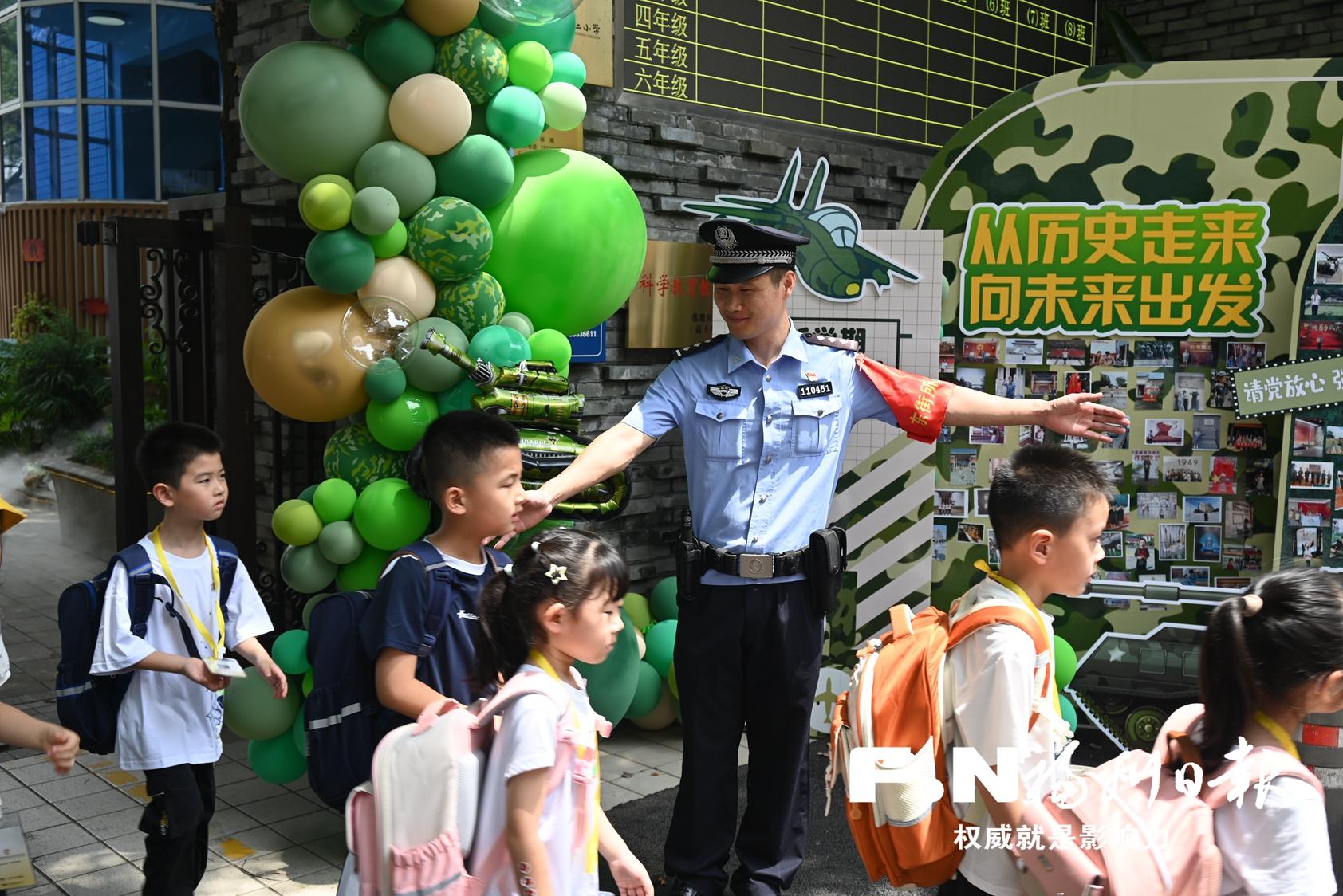 福州东街派出所：织密治安防控网 绘就基层善治新“枫”景