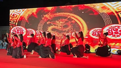 “洪”心向党筑初心 砥砺前行谱新篇 第四届聆听“凤”音·心潮音乐会燃情开唱 奏响基层治理新乐章