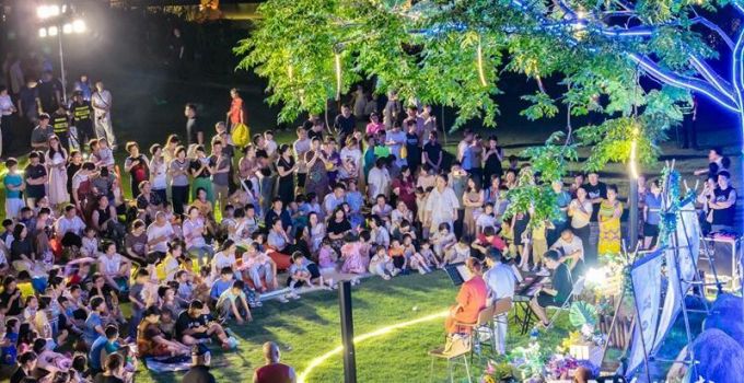 “乐享晋安”草地音乐会首开夜间专场