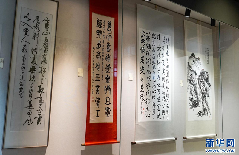 图为闽台名家书画作品。新华网 蒋巧玲 摄