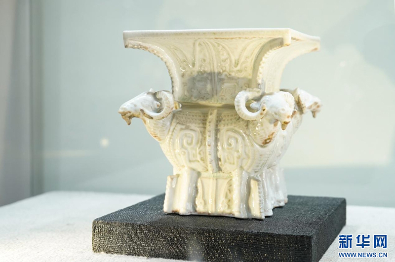 图为展出的艺术作品《四羊方尊》。新华网 蒋巧玲 摄