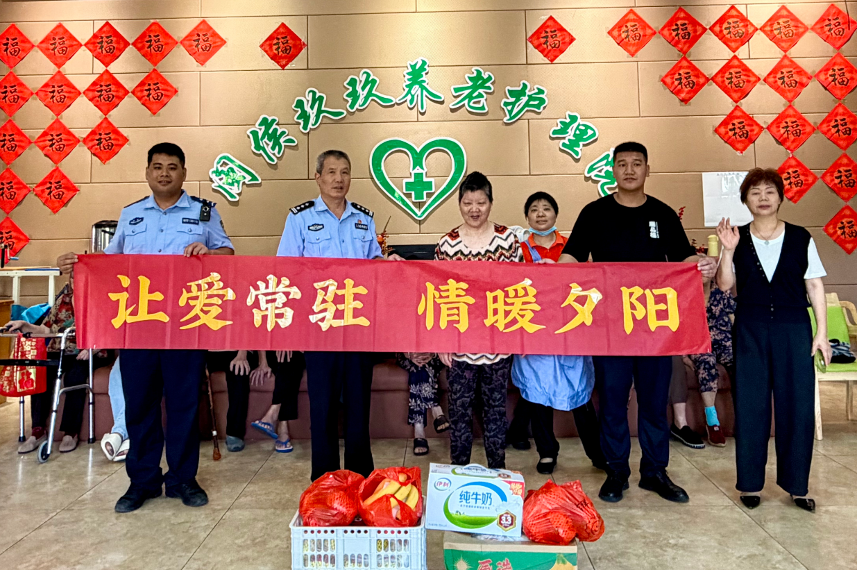 警企携手送清凉 温情关怀暖人心