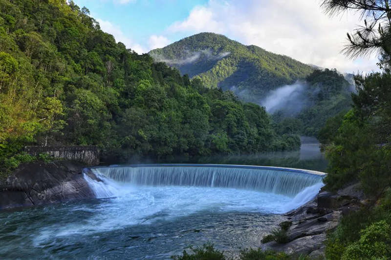 夏日的月亮湾