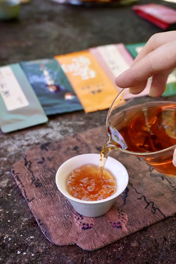 半米茶席斟茶