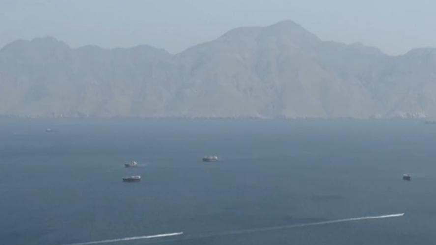 霍尔木兹海峡油轮通行“基本停止”