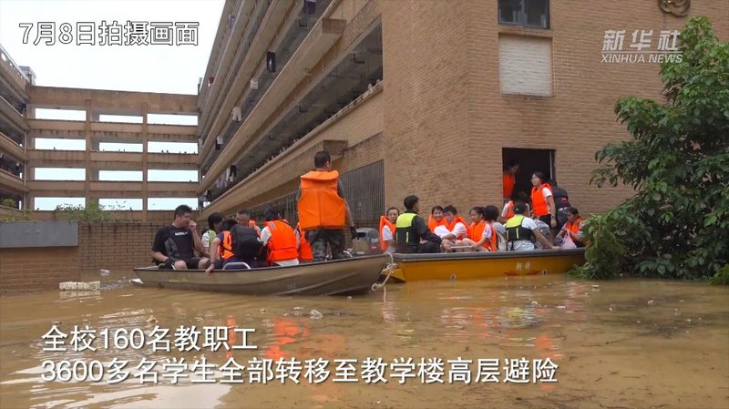 记者直击广西贵港西江教育园区救援转移现场