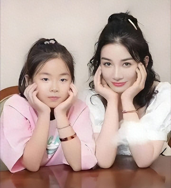黄奕谈女儿哽咽落泪：想对她说一声对不起