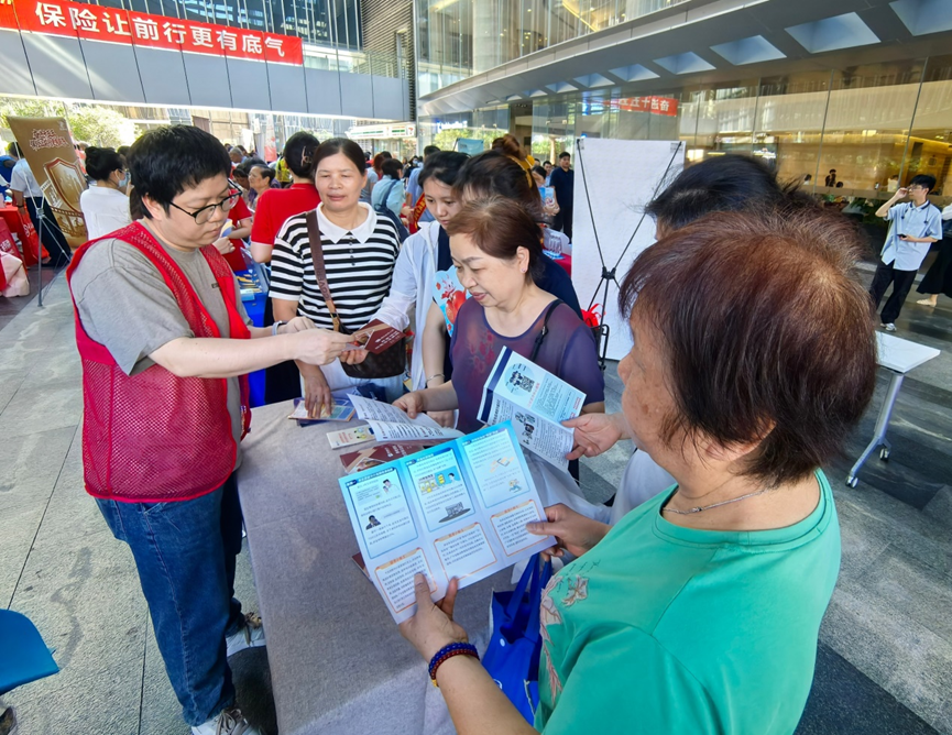 同方全球人寿福建分公司开展7•8保险公众宣传日系列活动