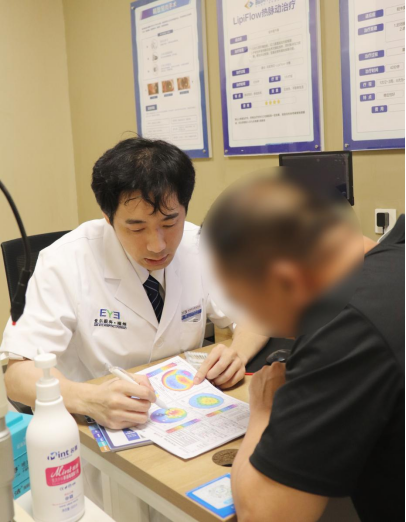 摄影师拍摄眼科科普视频意外查出圆锥角膜261