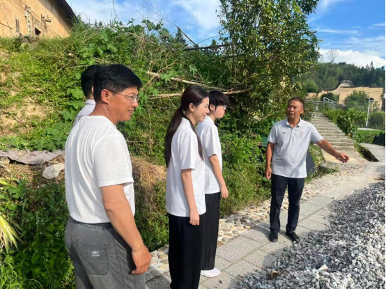 实践队实地调研农村小额工程建设情况