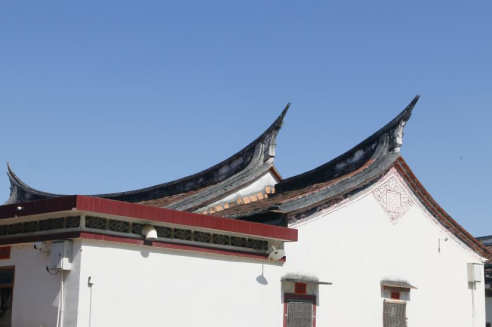 埭美古村标志性闽南燕尾脊古厝建筑