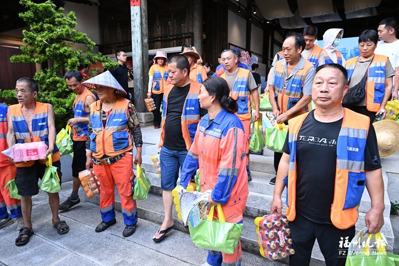 关爱户外一线劳动者 福州台江开展夏日送清凉公益活动