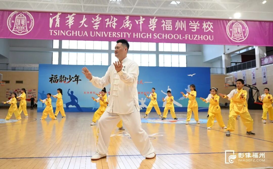 鸣鹤拳武术操展示。