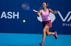 郑钦文晋级WTA250雅典站八强