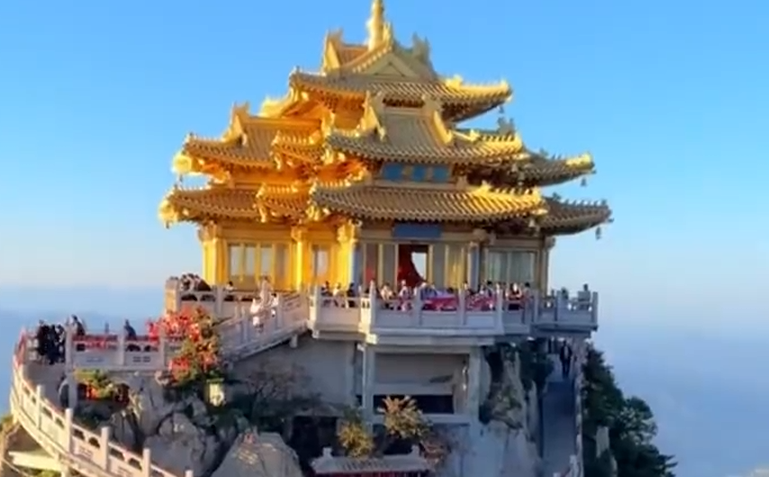 月薪6万云海观察员被质疑是萝卜岗 景区回应