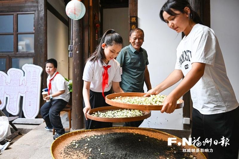 护边员家庭跨省交往交流交融活动侧记
